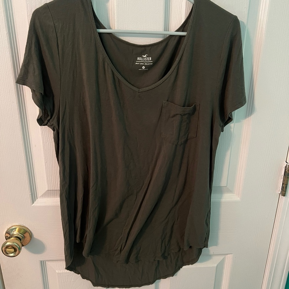 Dark green short sleeve Hollister top